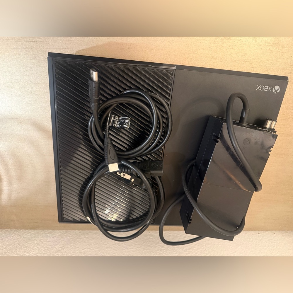 XBOX One Gaming Console - Picture 4 of 10